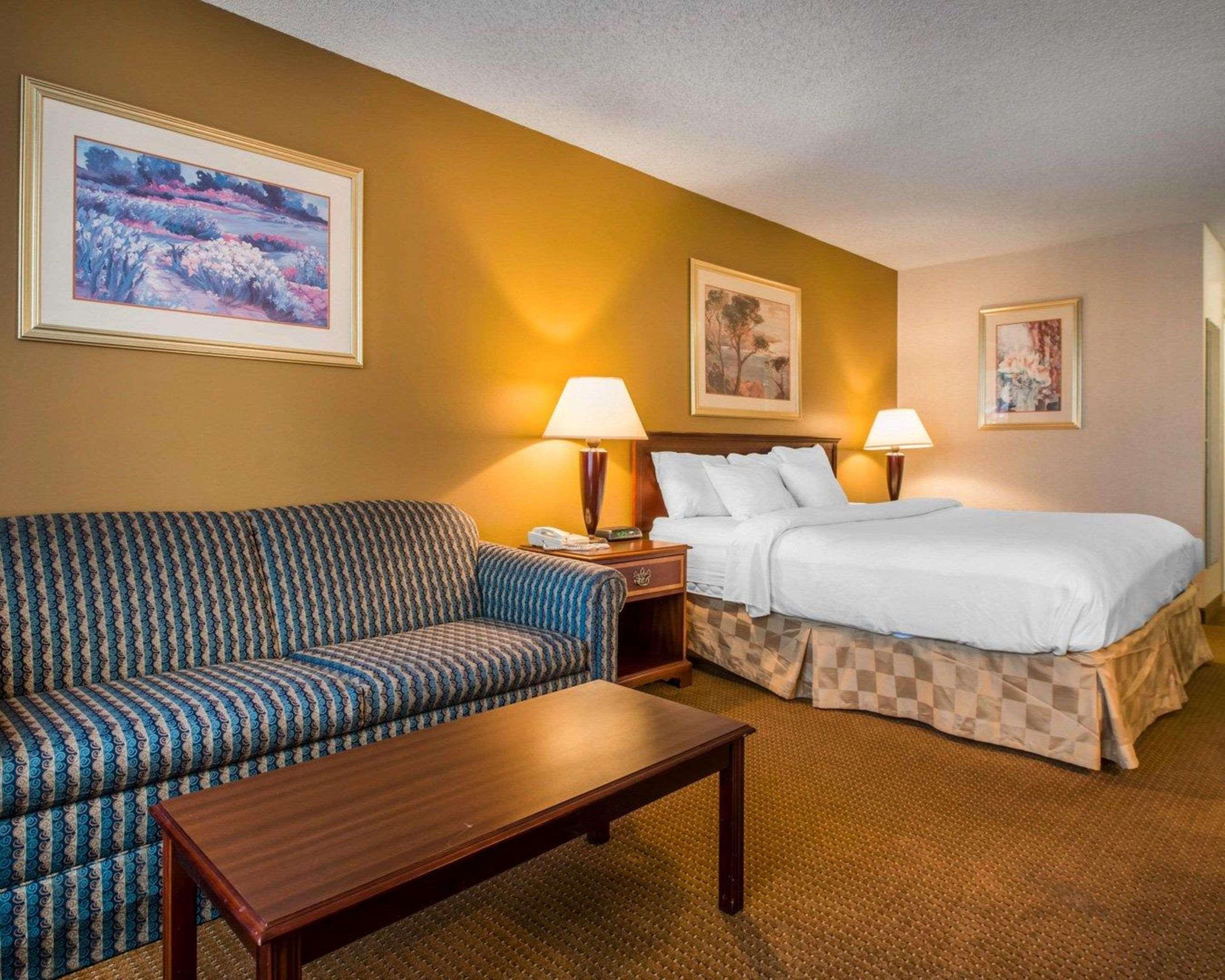 Clarion Inn And Events Center Pueblo North Exteriör bild