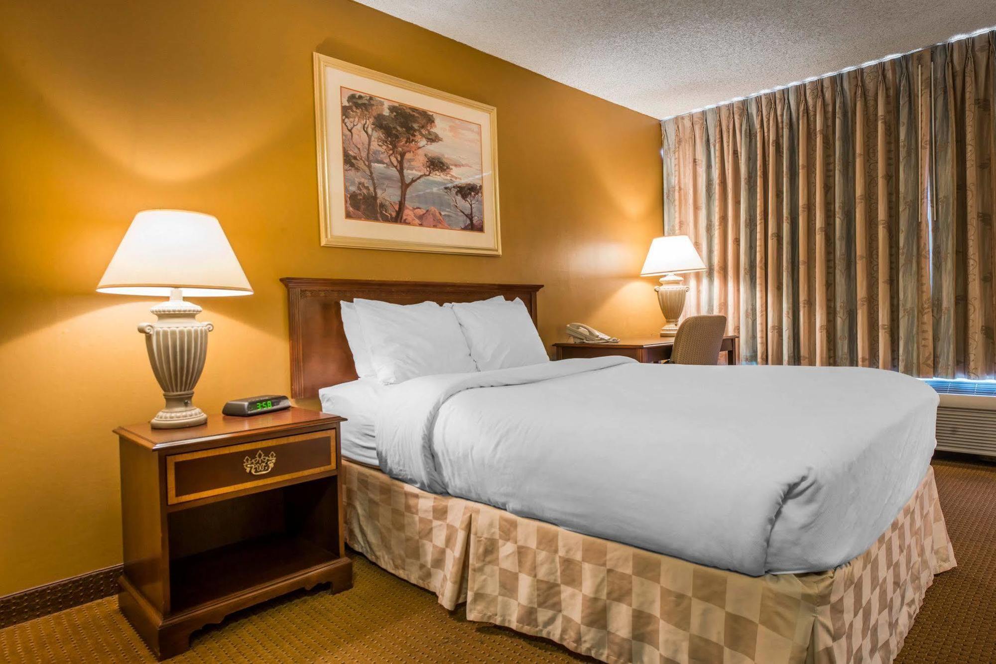 Clarion Inn And Events Center Pueblo North Exteriör bild