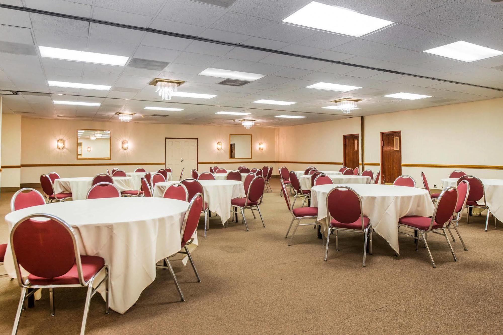 Clarion Inn And Events Center Pueblo North Exteriör bild